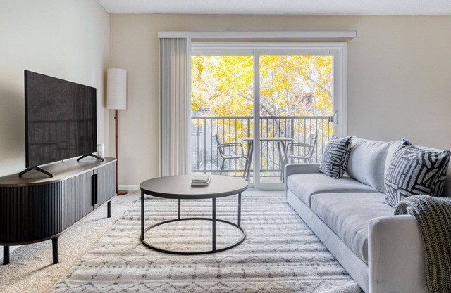 Sunny Palo Alto 1BR w/ Gym & Sun Deck, 3 mins to Stanford, by Blueground