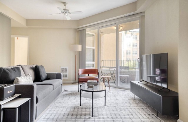 Sunny San Bruno 2BR w/ Pool, W/D, Gym, walk to YouTube, by Blueground