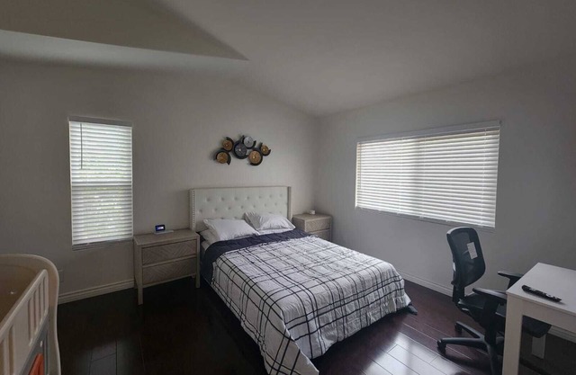 Sunny San Diego Escape, 20 Mins to Beaches, Zoo, Downtown & Convention Center