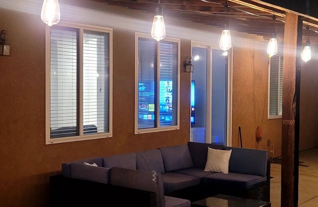 Sunnyside Door Room 2