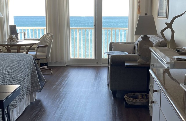 SUNRISE IN BED~BREATHTAKING OCEAN VIEWS~COUPLES RETREAT!