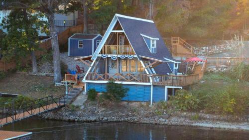 Sunrise Oasis - Enjoy Lakefront Living