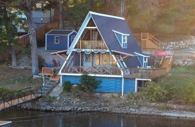 Sunrise Oasis – Lakefront Living