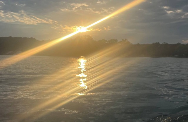 Sunrise on Conesus Lake: Pet Friendly Amazing views and blend of woods & water