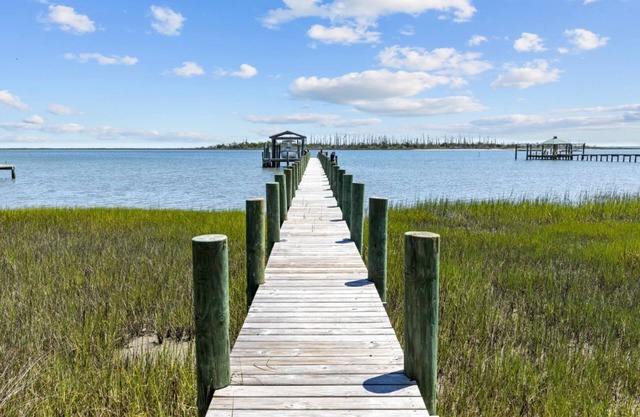 Sunrise Sound Cottage-Waterfront Home w/ Dock