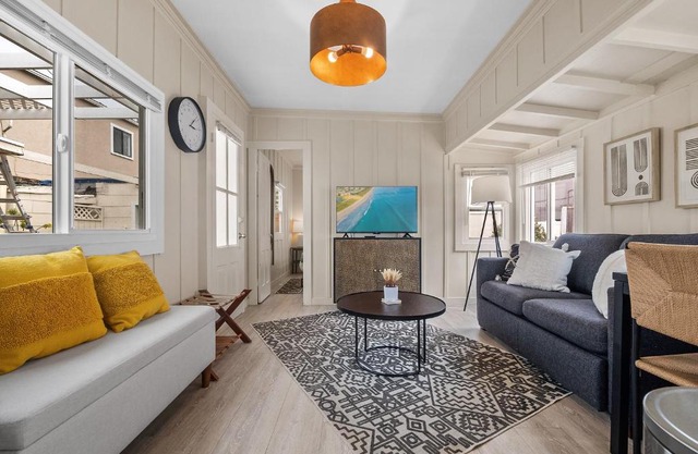 Sunset Cliffs Oceanfront Casita w Fast Wifi, Large Outdoor Space & Ocean Breeze!