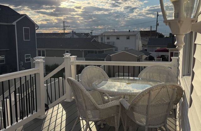 Sunset Lake Charm: Cozy Wildwood Crest Beach Getaway!