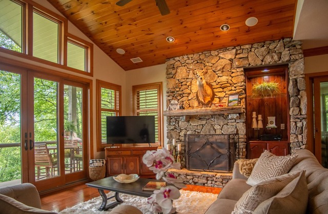 Sunset Point Villa- Club Access