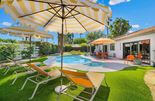 Sunshine Days Modern Palm Springs Oasis w/ Private Pool, Spa & Views
