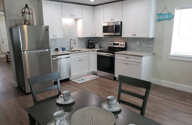 Sunshine Getaway, new 1br/1ba for couples or family up to 3