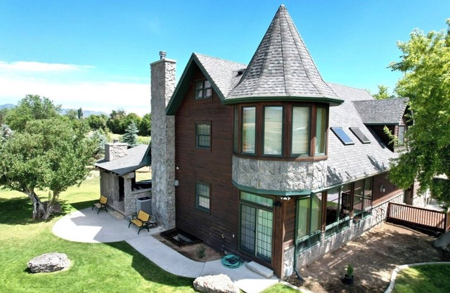 SUNSHINE RANCH Elegant Country Retreat