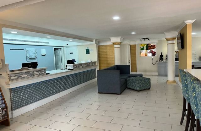 Super 8 By Wyndham Nacogdoches Near University