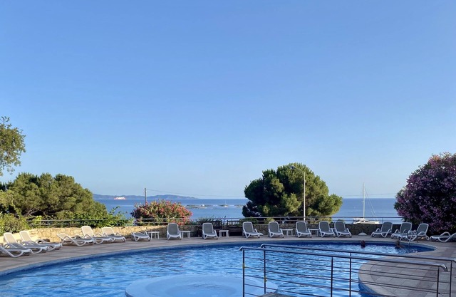 Super Appartement Bord DE MER Avec Piscine