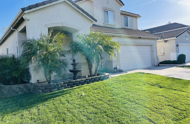 Super close to old town Elk Grove, shopping centers and to the parks!