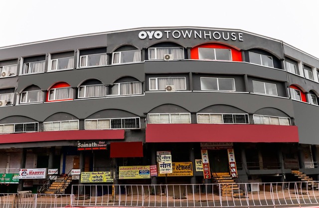 Super OYO Townhouse 135 Gandhi Hall