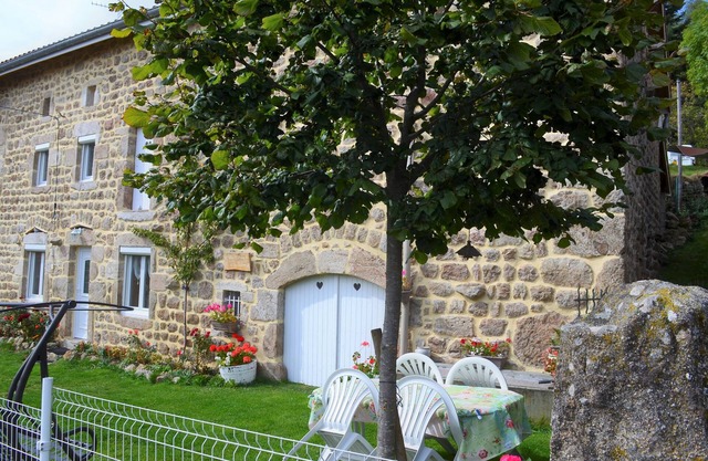 MAGNÍFICO GITE DE FRANCE DEP. 63, EQUIPO TB, WIFI TRANQUILO, FAMILIAS IDEALES Y NIÑOS