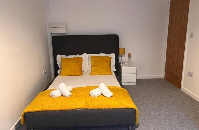 Superb modern flat in Northampton, parking &EV