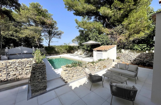 Superb renovated mazet