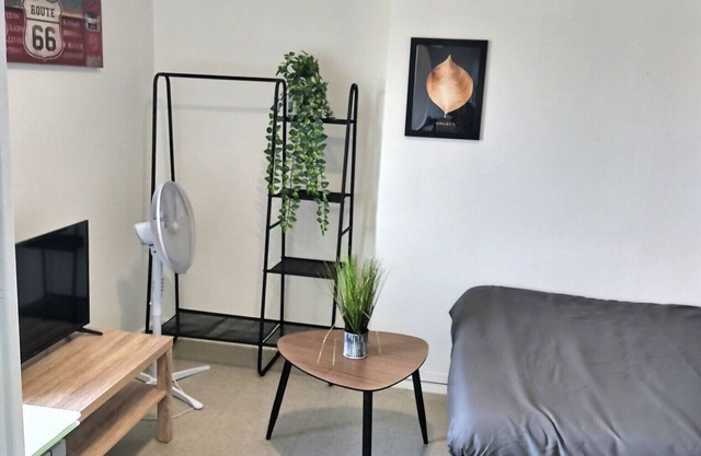 Superbe Studio 2 Face Gare, Wifi Gratuit, Belle Vue sur Ville, Proche Commodités