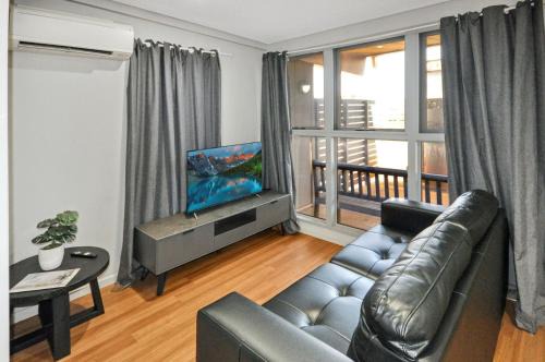 Supersized Studio Inexpensive 1x1