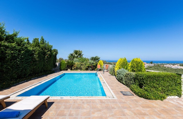 Privacidad total, cerca de servicios, piscina de 30 m2, maravillosas vistas al mar.