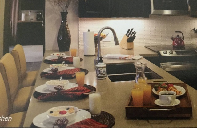 Rodeado de pinos y montañas