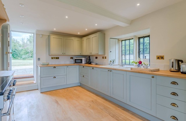 Swangrove House, Badminton - sleeps 5 guests in 3 bedrooms