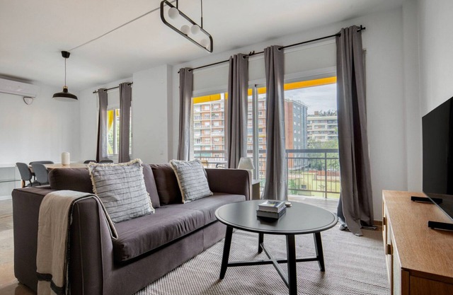 Sweet El Putxet i el Farró 3BR w/ Doorman, Pool & Garden, by Blueground