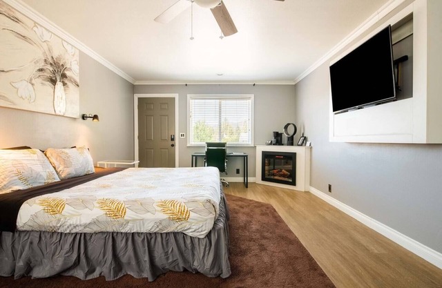 "Sweet Suite" Hotel Suite with AC/Heating & Indoor Jetted Tub