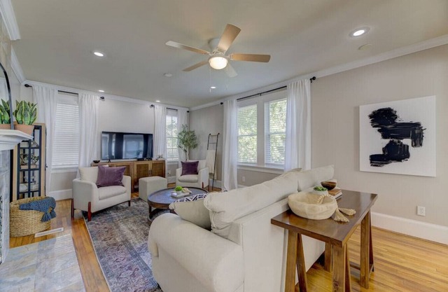 Sweet Suite on Sunset 4BD 3 BA Home + 1BD 1 BA Guest Cottage