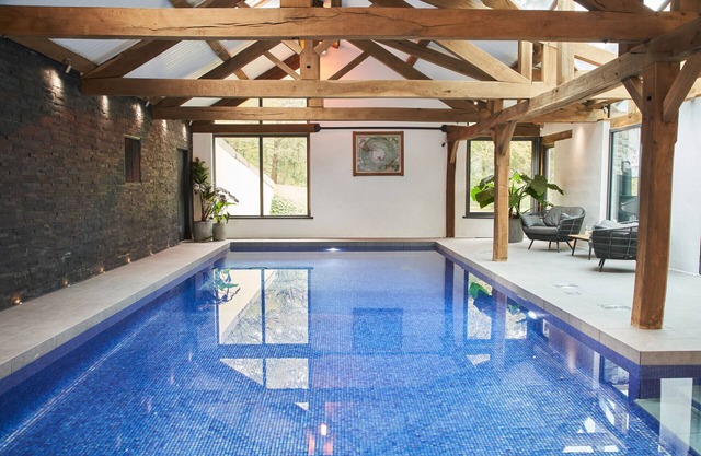 Swifts Return - Bolthole with hot tub, pool and sauna