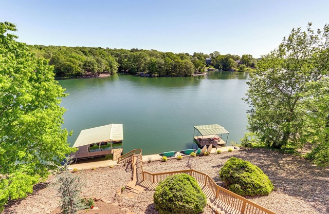 Swim & Boat Docks: Lakefront Gem in Bella Vista!