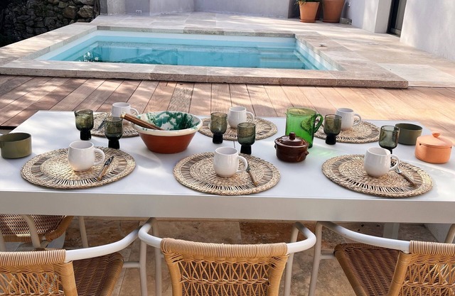 Swimming pool, pétanque, siesta under the oak tree: Welcome to Maison Garrigue