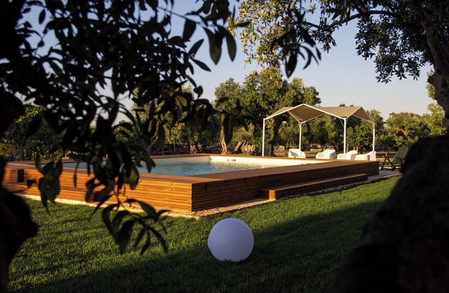 Maravillosa villa con vistas al mar, a 2 km del pueblo, un oasis de paz entre los olivos.