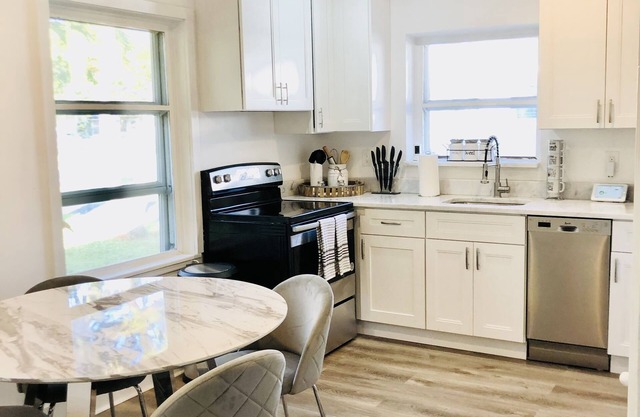 Swinton Cottage by Delray Beach w/ free parking Unit A