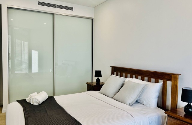 Sydney One Bedroom Apartment Close to Train st. Free Parking