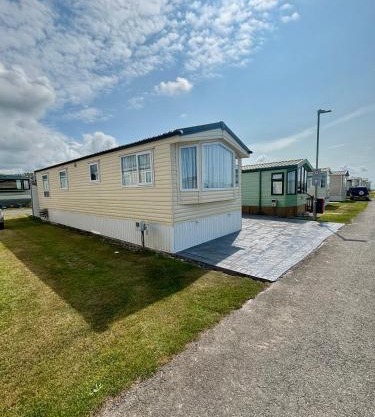 T&J Seaview at Pengarreg