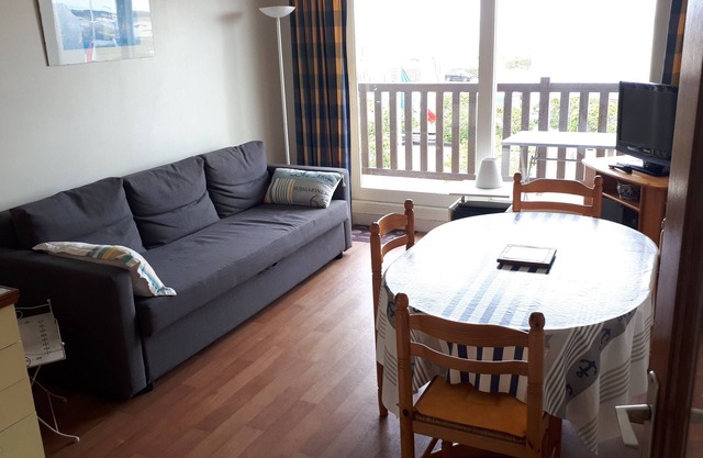 Apartamento T1 frente al mar, playa cercana (50m)