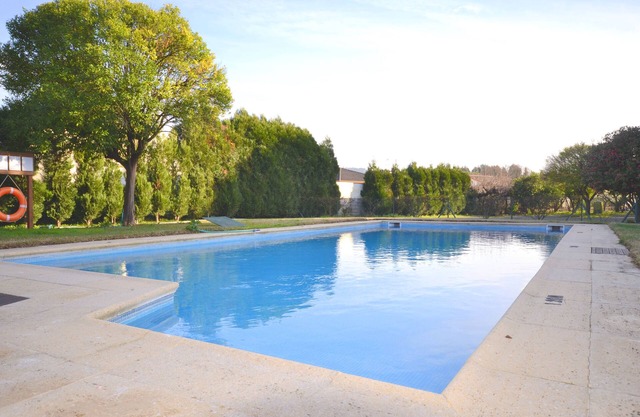 T2 con piscina comunitaria y terraza cubierta.