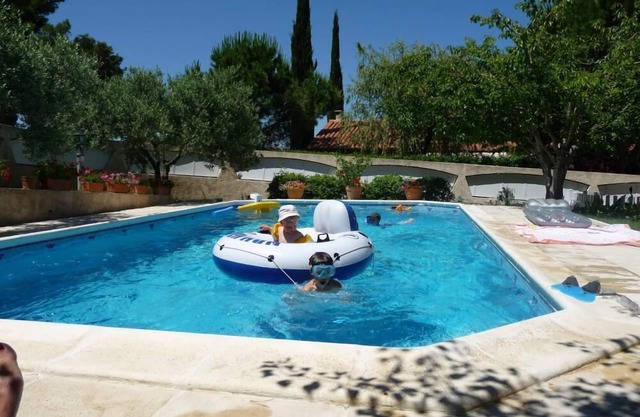 T3 con piscina entre AIX y la COSTA azul.