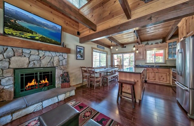 Tahoe Townie - Cozy Cabin in South Lake Tahoe!