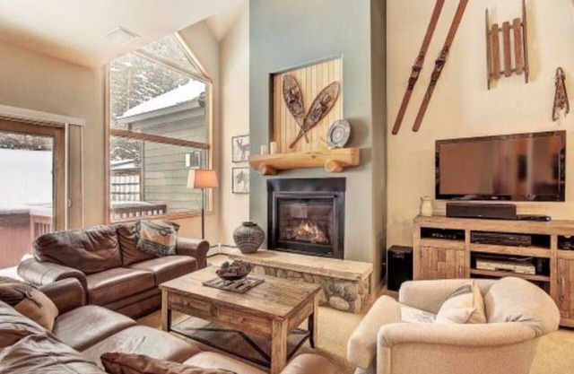 Cerca del centro de Breckenridge, esta hermosa casa adosada tiene capacidad para 8 personas. A solo unos metros de las 4 O`Clock Ski Run.