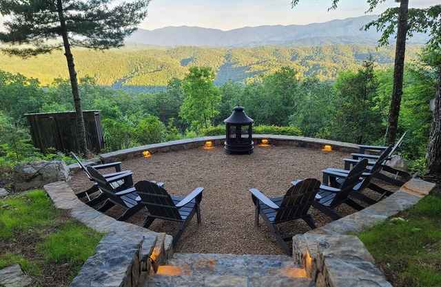 Tallassee Family Home w/ Stunning Smoky Mtn Views