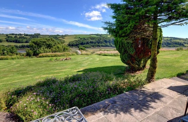 Casa ecológica de una sola planta en una ubicación apartada a 5 millas de Carmarthen, muy tranquilo
