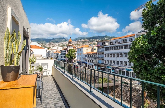 Tanoeiros Residence by An Island Apart