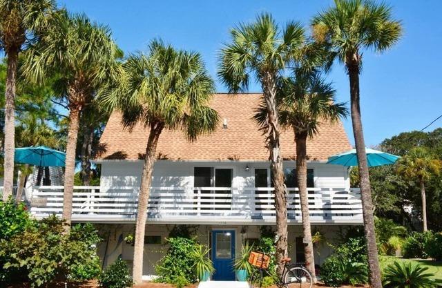 Tarpon- Charming 1 BR, Steps to Beach