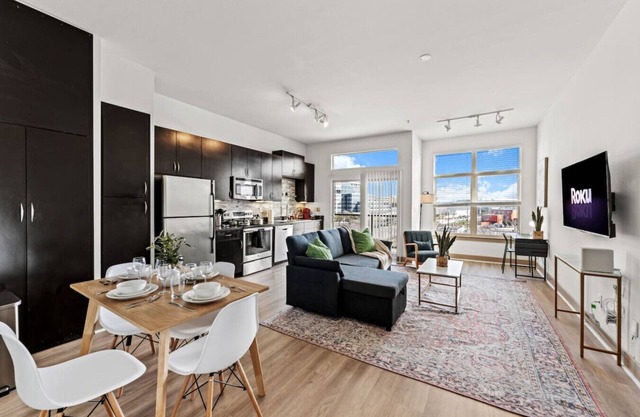 Tasteful Apt in Central Dallas with Parking and Pool