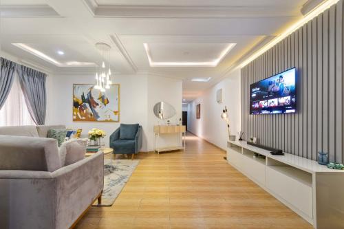 Tastefully furnished 3 bedroom apartment