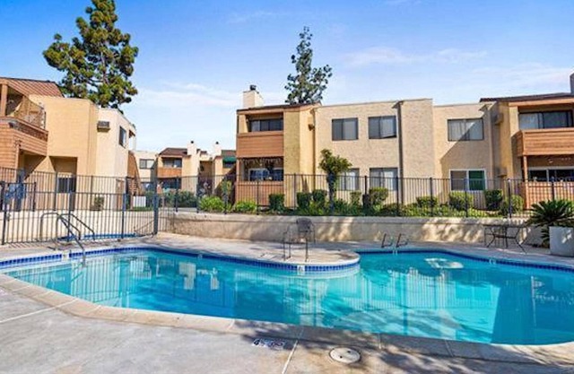 Tastefully Remodeled Upstairs Condo in Bonita w/ Pool