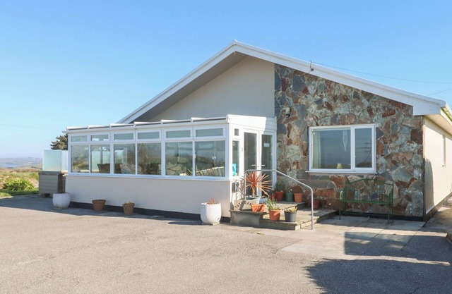 TATARAMOA, family friendly, character holiday cottage in Penryn